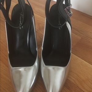 Slightly worn Kenneth Cole sz 9 Black/silver heels